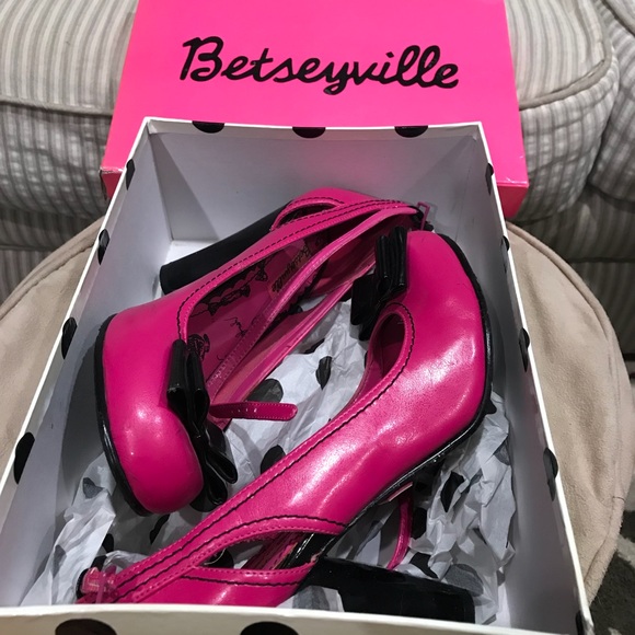 Betsey Johnson Shoes - Bestey Johnson Pumps
